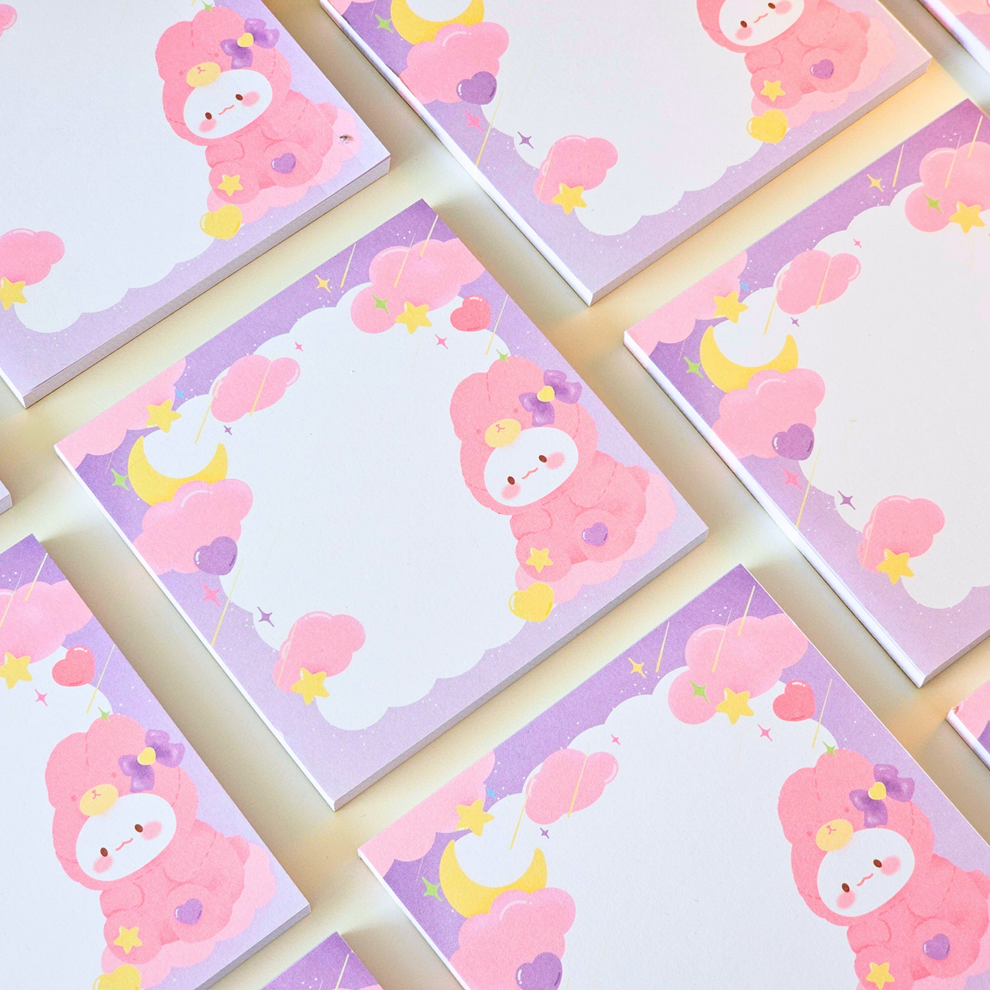 Bloc-notes carré Dreamy Momo – Lapin kawaii nuages roses et violets, papeterie mignonne